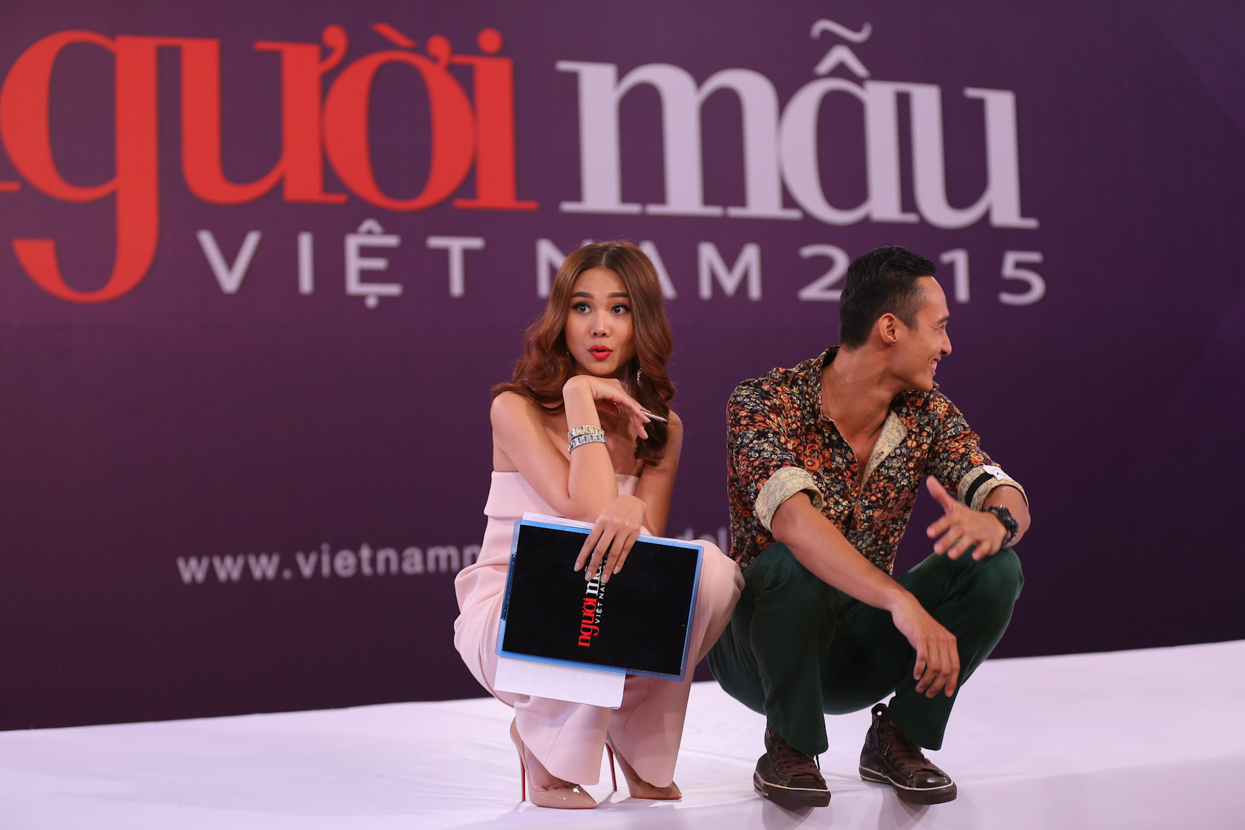 Đủ mọi biểu cảm đáng yêu của giám khảo Thanh Hằng trên “ghế nóng” VNNTM 2015 - Ảnh 8